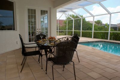 Eat and Drink Without Pests Entering Your Lanai Area